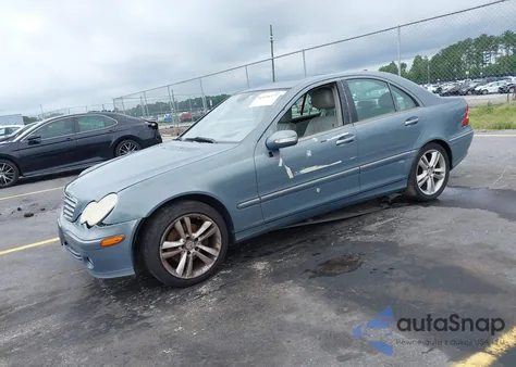 2006 Mercedes-Benz C 280 Luxury z USA, uszkodzony, nr VIN WDBRF54H66A835105